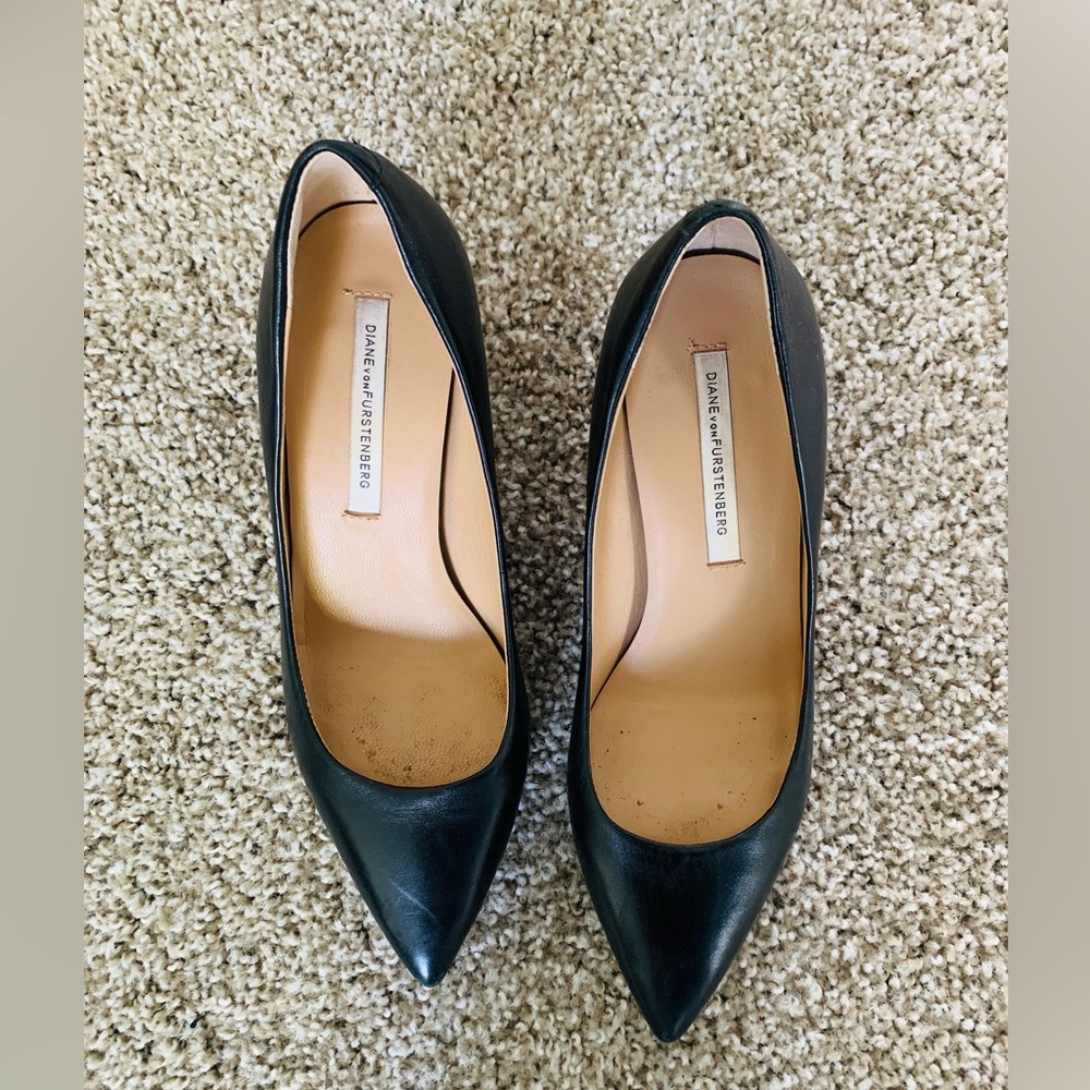 Diane Von Furstenberg basic black leather pumps.